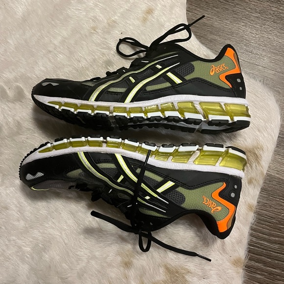 Like New ASICS GEL-Kayano 5 360 in Black / Safety Yellow Size 10 Men’s - Picture 4 of 15